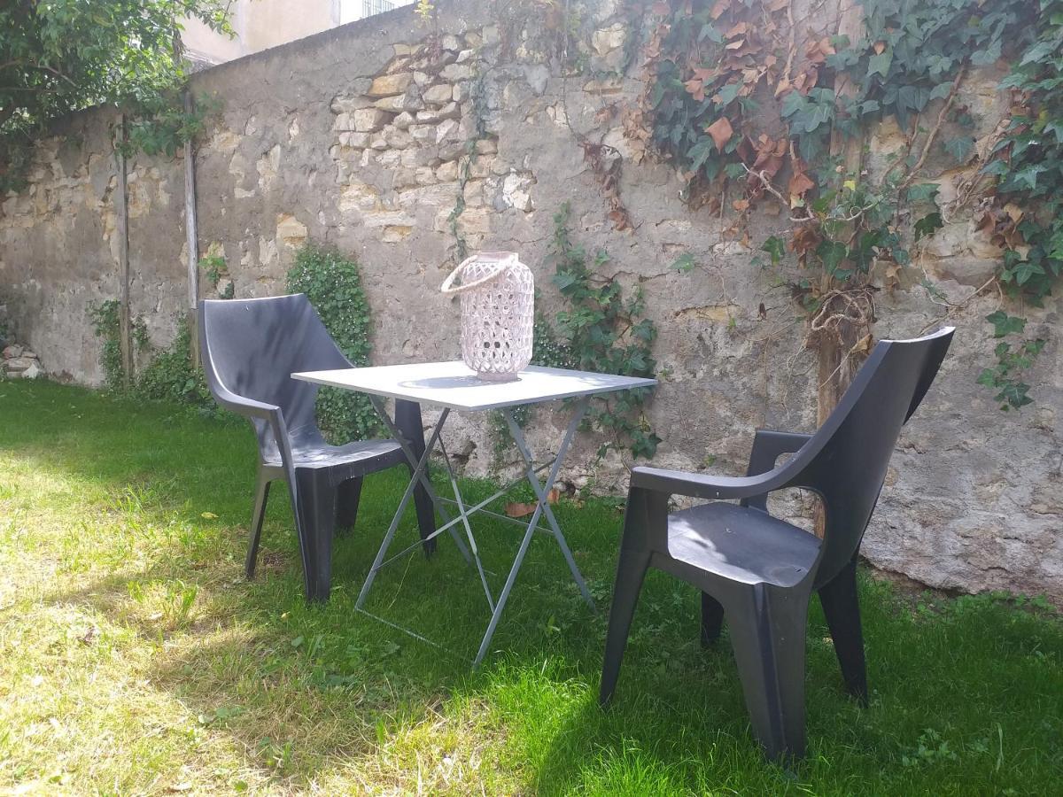 Les Volets Bleus - Deux Appartements Et Un Studio, Jardin Bourges Dış mekan fotoğraf