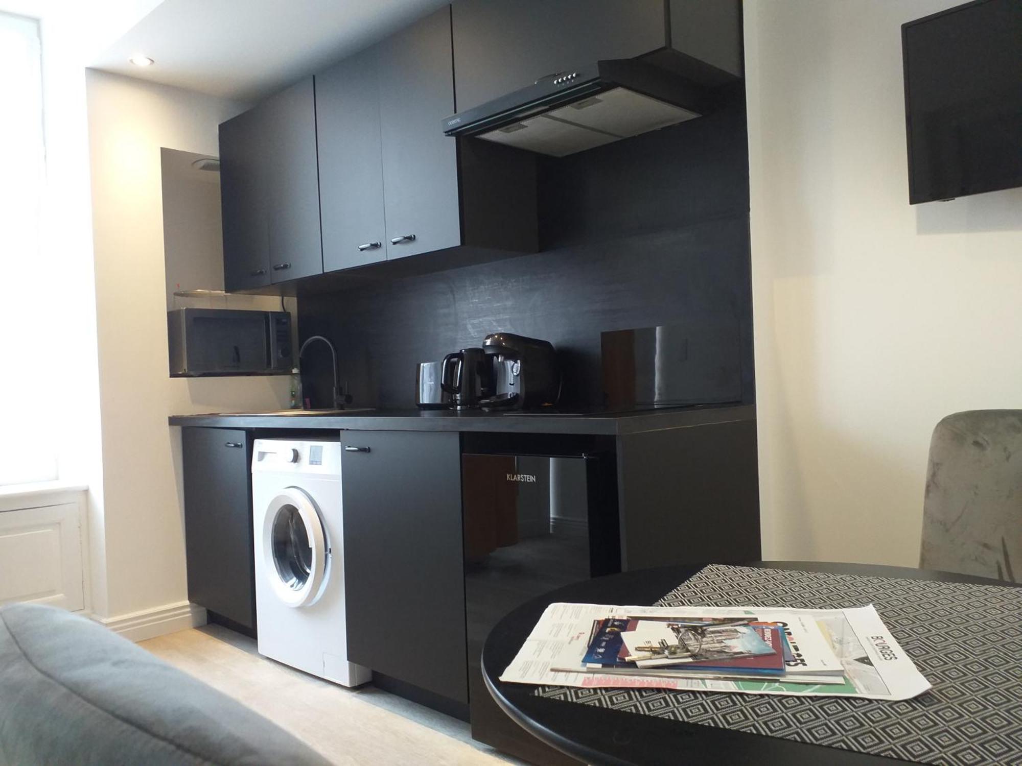 Les Volets Bleus - Deux Appartements Et Un Studio, Jardin Bourges Oda fotoğraf