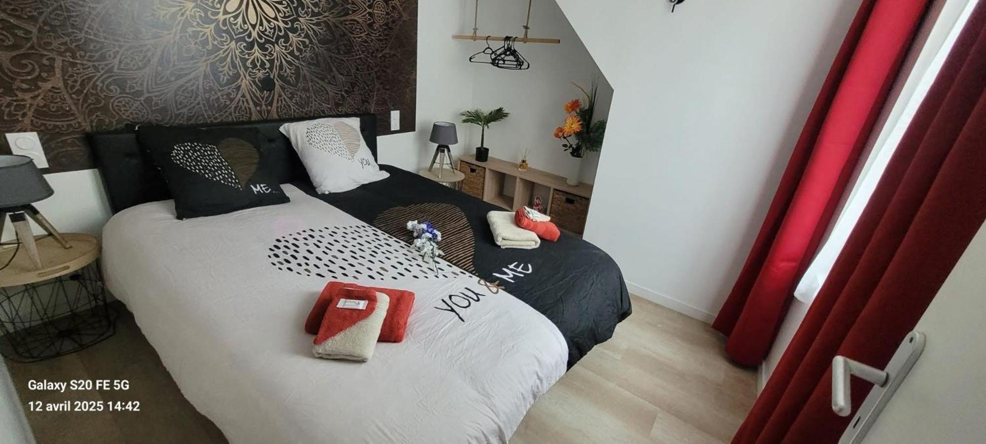 Les Volets Bleus - Deux Appartements Et Un Studio, Jardin Bourges Dış mekan fotoğraf