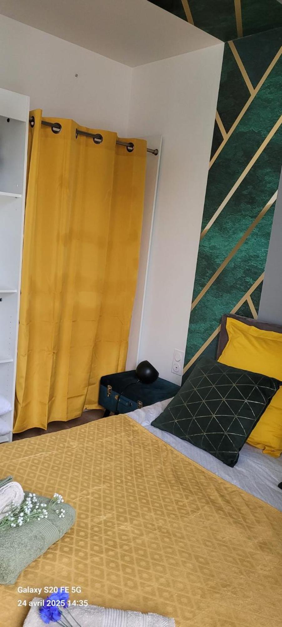 Les Volets Bleus - Deux Appartements Et Un Studio, Jardin Bourges Dış mekan fotoğraf